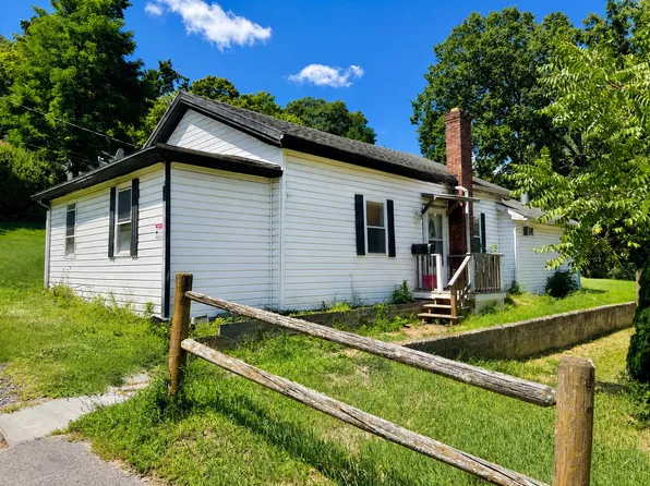 52 New St, Coxsackie, NY 12051