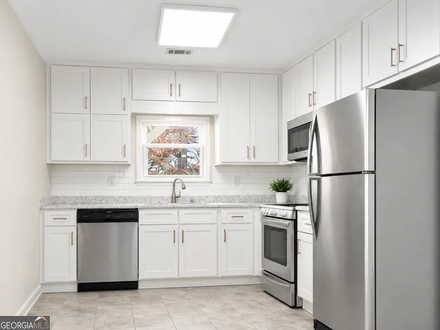 3 bed, 2.0 bath, 1416 sqft, $2,350 — Photo 3