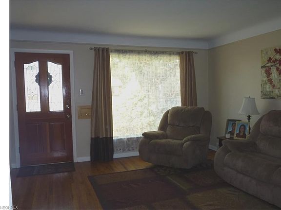 2nd image of 561 Huntmere Dr