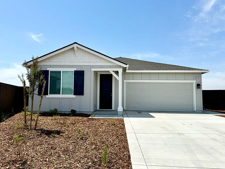 8128 Pasadena Dr — Photo 1