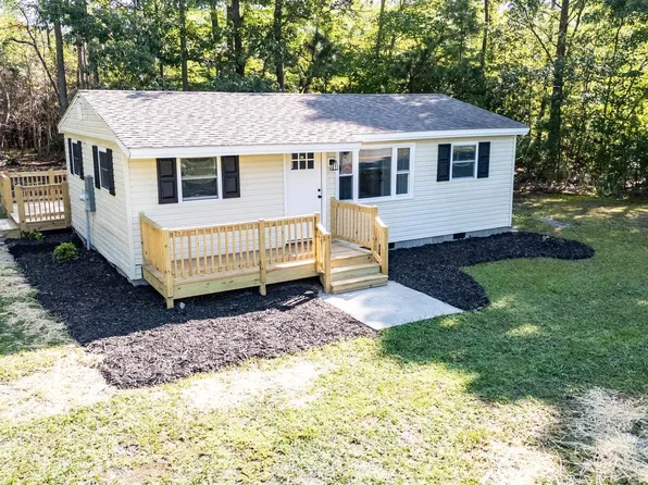2029 Bluff Point Rd, Kilmarnock, VA 22482