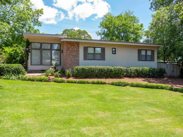 601 Eastwood Pl, Vestavia Hills, AL 35216