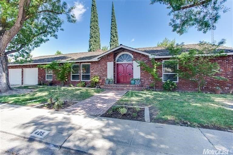 Fantastic Northgate location! Updated 4 bedroom, 3 bath home on .27 acre lot with alley access. Sellers will provide a new roof in escrow...