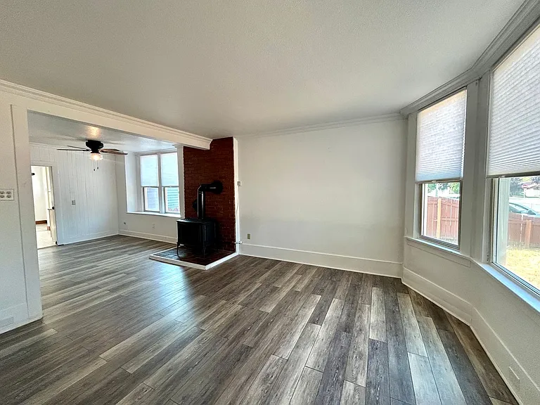 304 S Anderson St — Photo 3