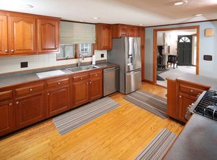 4 Beach Rd, Pembroke, MA 02359