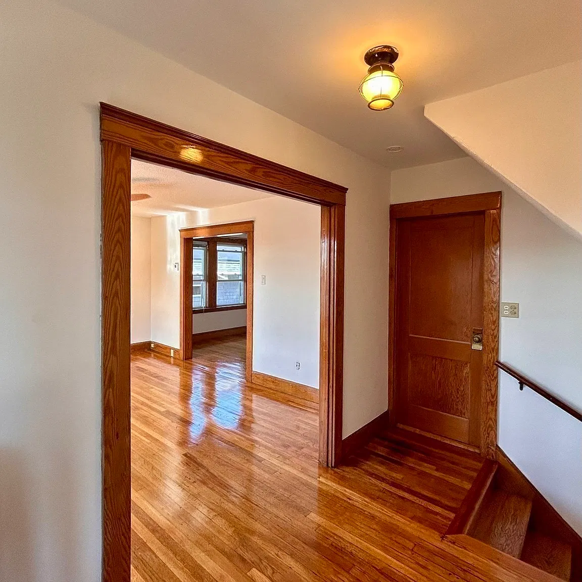 3 bed, 1.0 bath, 1800 sqft, $2,800 — Photo 3
