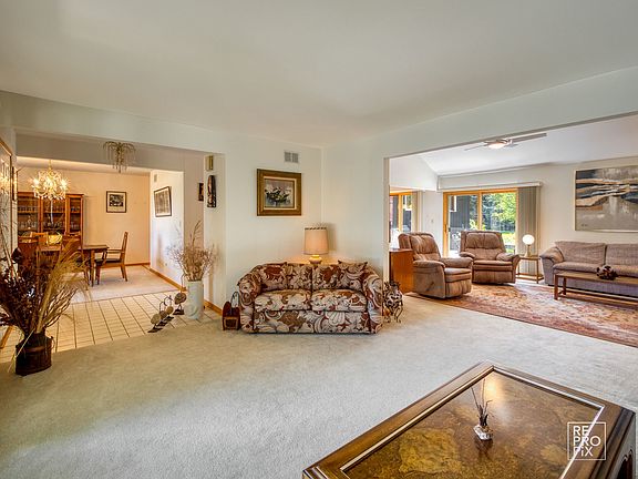 3rd image of 13325 Woodland Dr