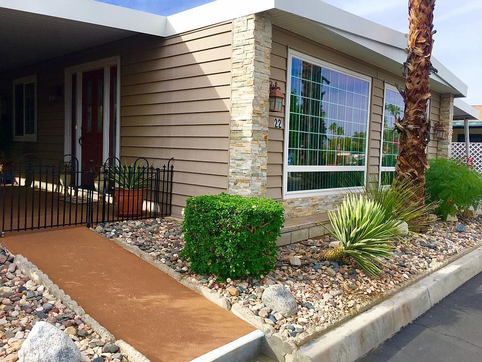 22 club circle beautiful front of house