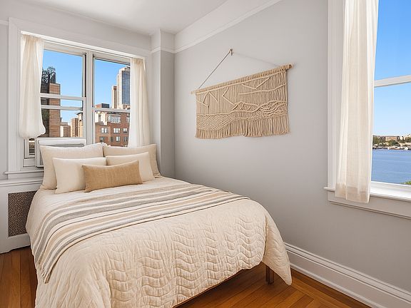 4th image of 304 W 75th St APT 17A