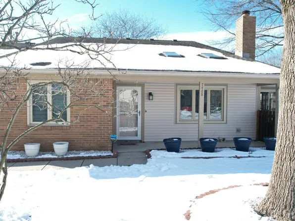 7468 Prairie Lake Dr, Indianapolis, IN 46256