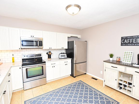 2nd image of 9154 S Greenridge Ln