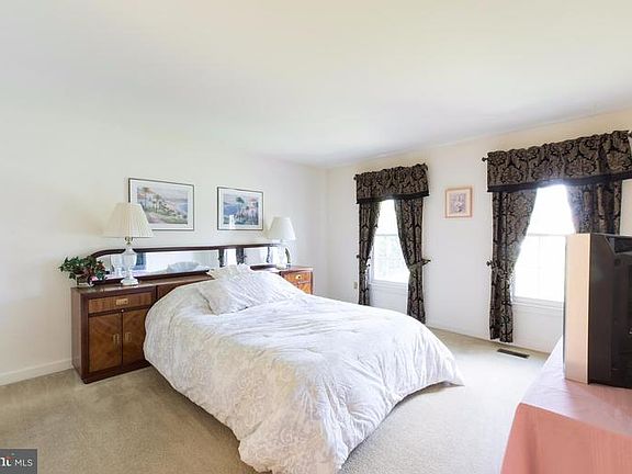 3rd image of 5716 Stanbrook Ln