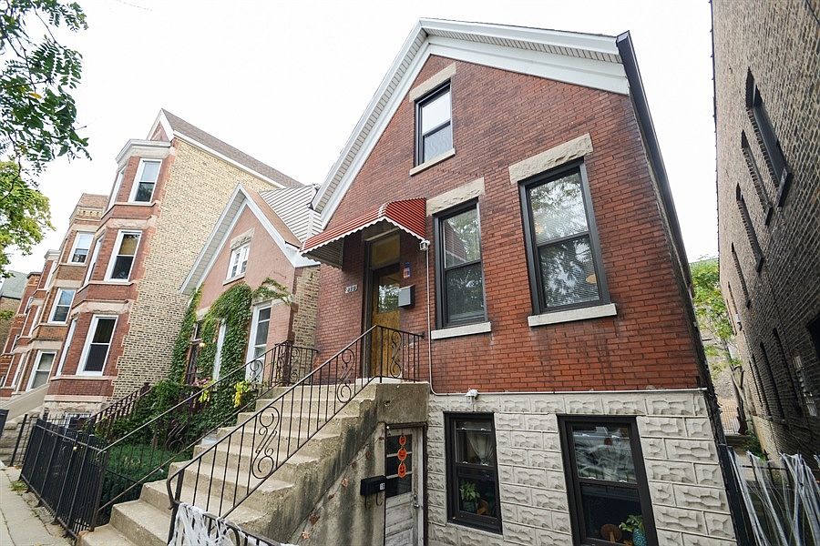 1st image of 2303 N Oakley Ave #2