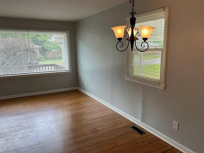 3 bed, 1.5 bath, 1082 sqft, $1,375 — Photo 4