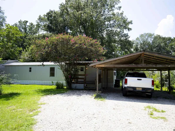 15179 W Beaver Dr, Pride, LA 70770