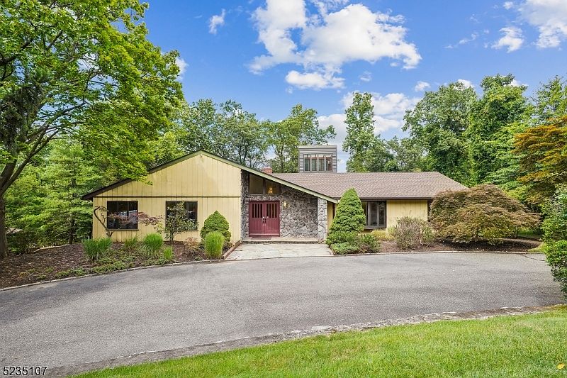 1st image of 19 Cornell Drive