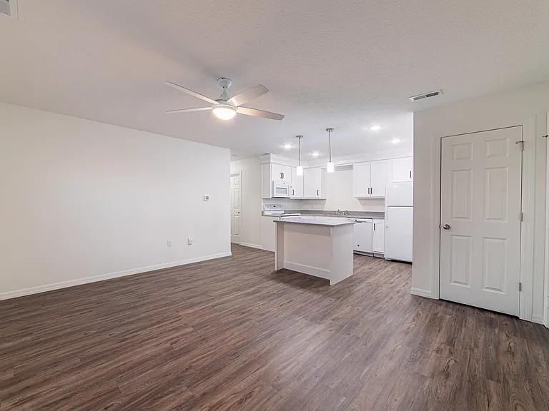 6208 Commerce Dr #208 — Photo 3