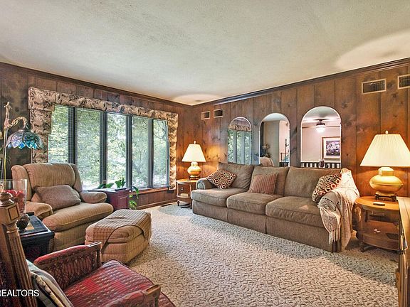 4th image of 953 Mimosa Ln