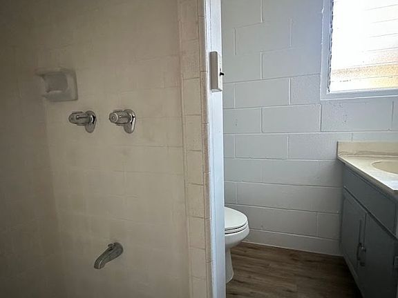 5th image of 1619 Philip St #B