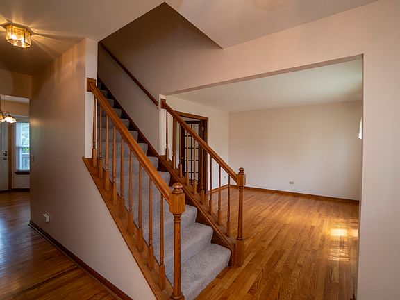 3rd image of 511 Doral Ln