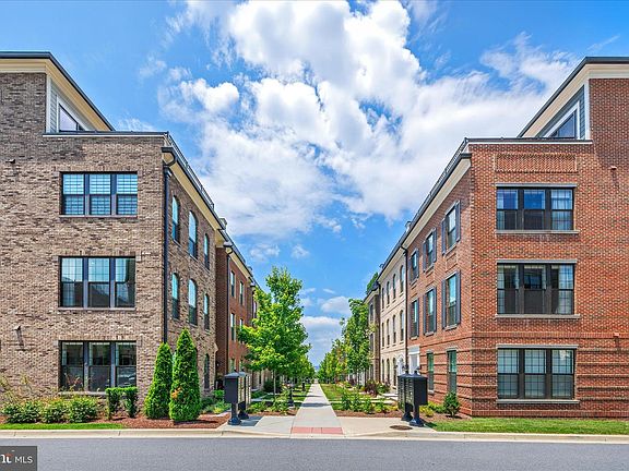 3rd image of 610 Leigh Way