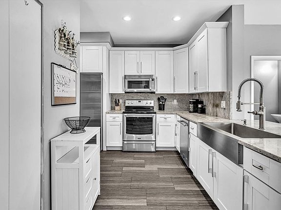 2nd image of 4732 Lago Vista Drive #4732