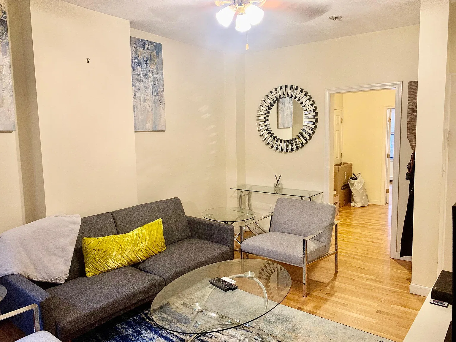 3 bed, 1100 sqft, $3,900 — Photo 2