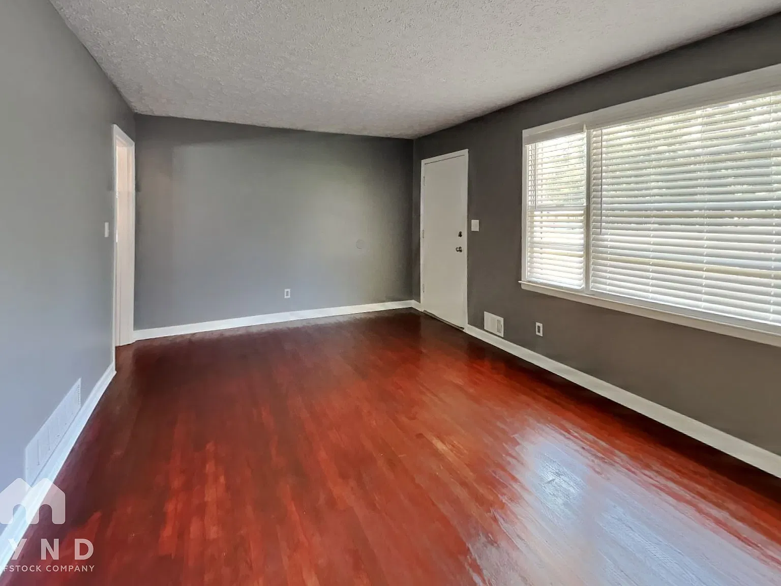 3 bed, 2.0 bath, 1550 sqft, $1,755 — Photo 2