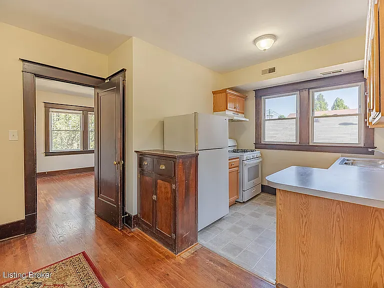 1902 Payne St #2 — Photo 10