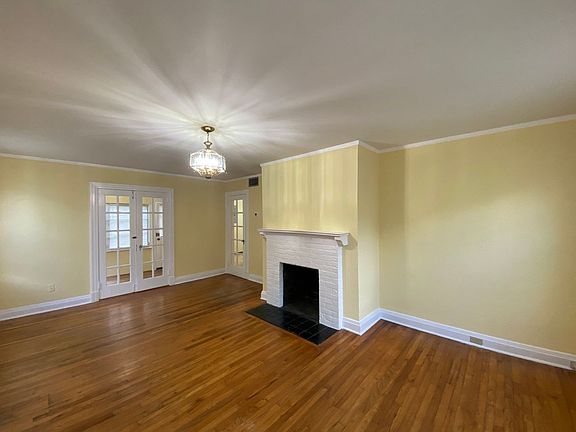 3rd image of 2882 Remington St
