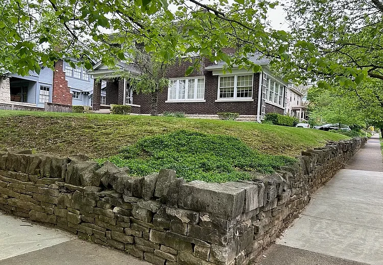 3 bed, 2890 sqft, $3,900 — Photo 2