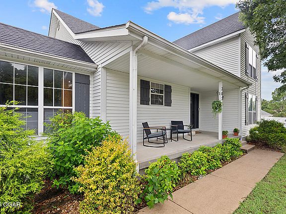 2nd image of 202 Briarbrook Dr