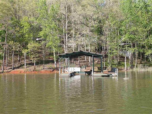 3rd image of 518 Dogwood Ln