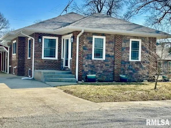 326 Fairway Ave, Taylorville, IL 62568