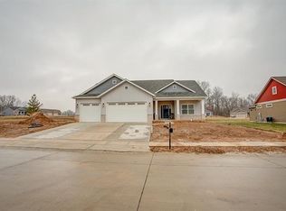 8835 Wheat Dr, Troy, IL 62294