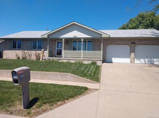 1609 E Beloit Ave, Salina, KS 67401