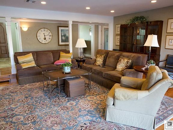 5th image of 290 Windlake Ln