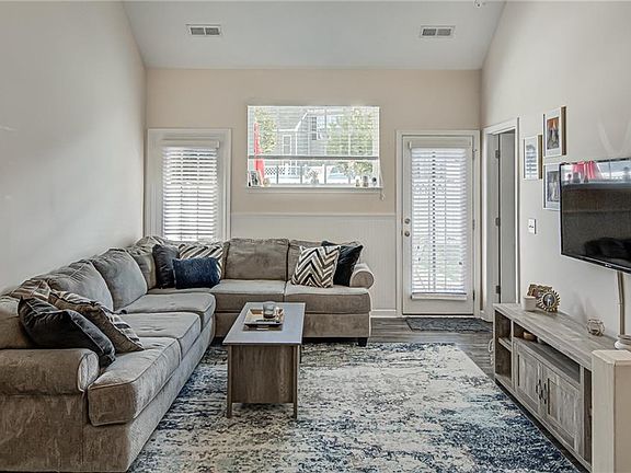4th image of 106 Covington Cove Ct