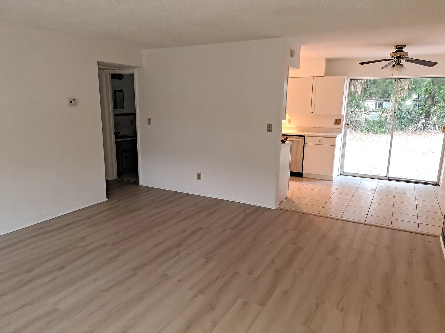 3 bed, 1073 sqft, $2,200 — Photo 4