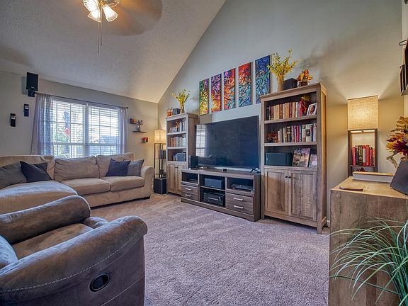 5th image of 332 Indian Park Dr