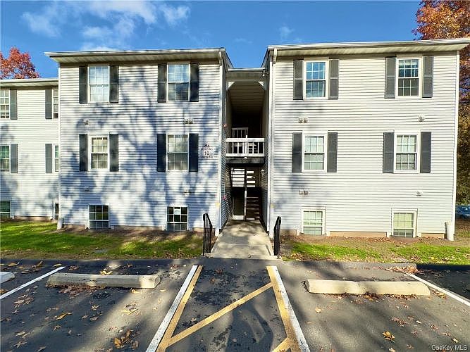 1st image of 16 Lexington Hl Unit 3