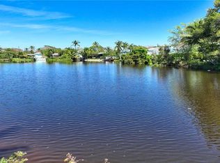 1040 11th St N, Naples, FL 34102