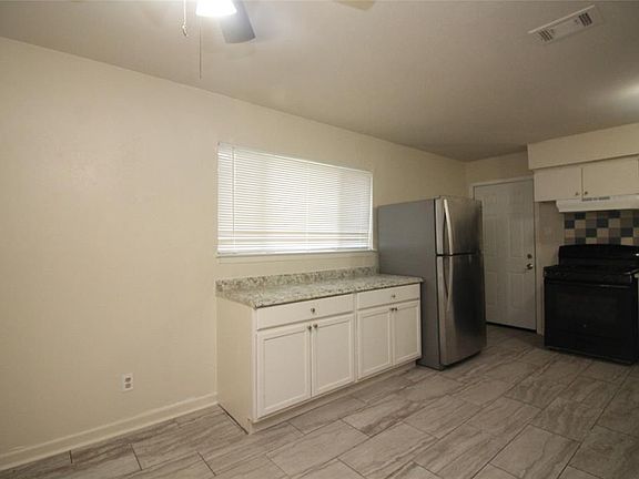 2nd image of 801 Hallvale Dr
