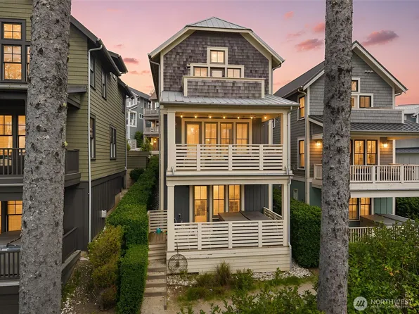 38 Seaside Lane, Pacific Beach, WA 98571
