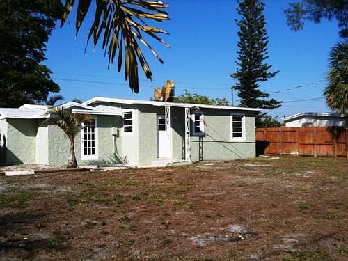 2nd image of 1480 NE 54th St