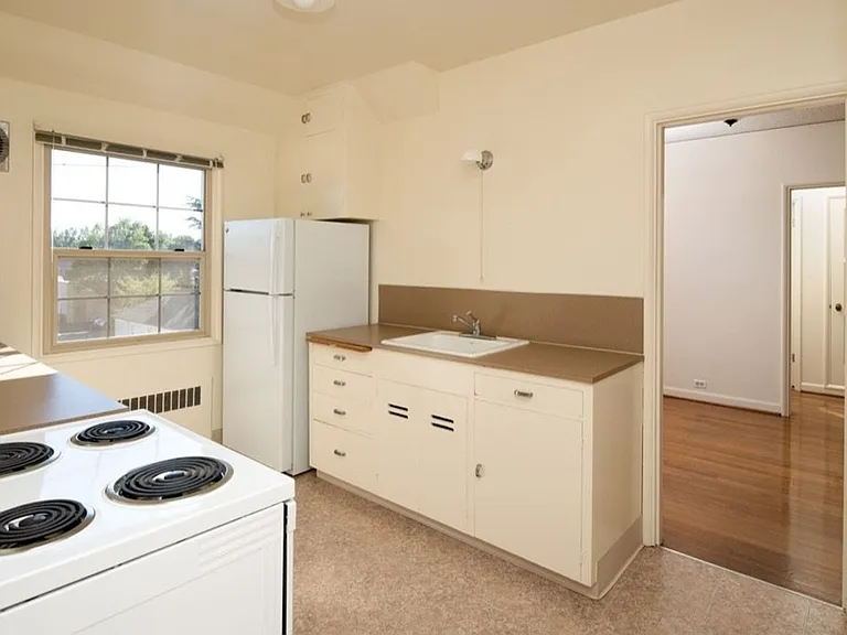 Parkview Apartments — Photo 17