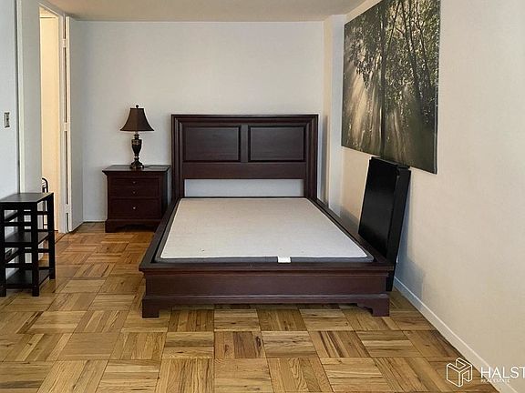 3rd image of 300 E 40th St APT 9A