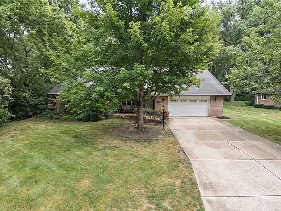 3rd image of 3318 Caroline Dr