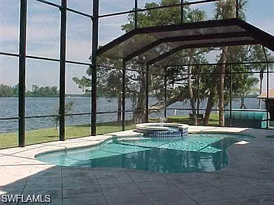 E Riverside Dr — Photo 8