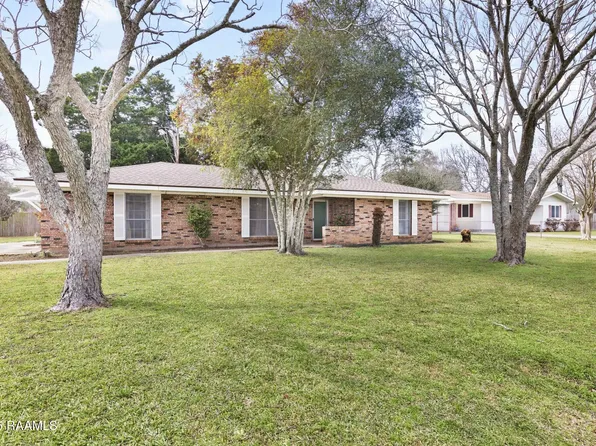 112 1st St, Youngsville, LA 70592
